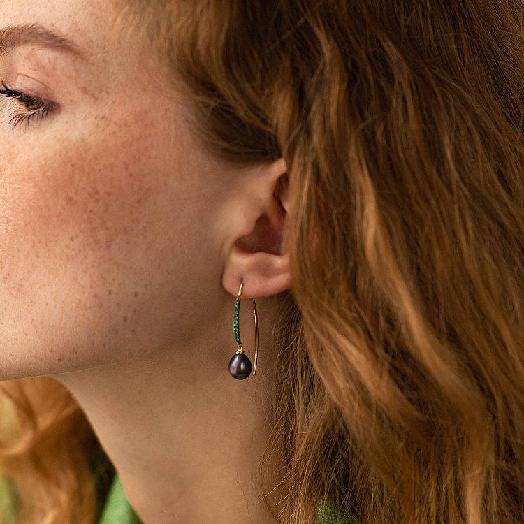 Золотые серьги - петельки "Оливия" с жемчугом и фианитами с08517 от ювелирного магазина Оникс - 1