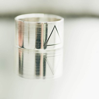 Срібна каблучка з гравіюванням "Трикутник" 112143тр №3