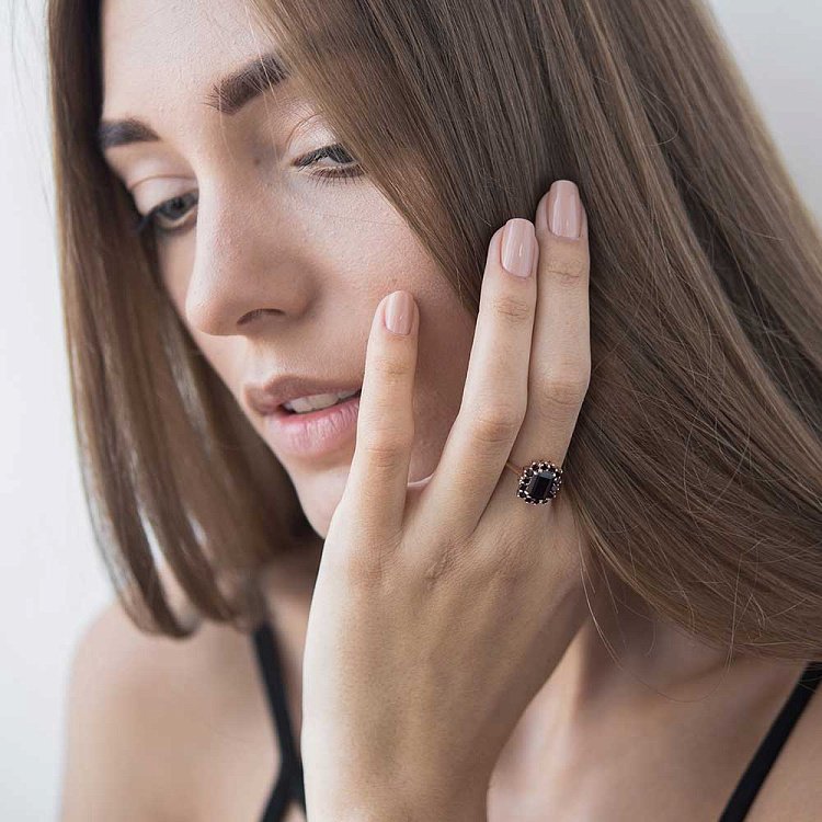 Золотое кольцо с пиропом (гранатом) к04623 от ювелирного магазина Оникс - 3