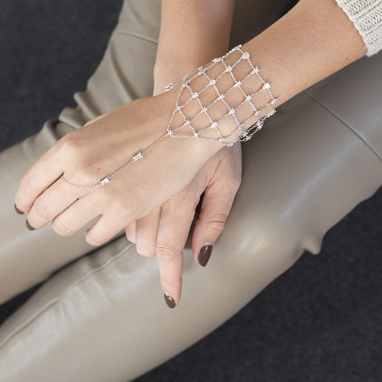 Серебряный браслет "Слейв" с продолговатыми фианитами 141191 от ювелирного магазина Оникс - 1