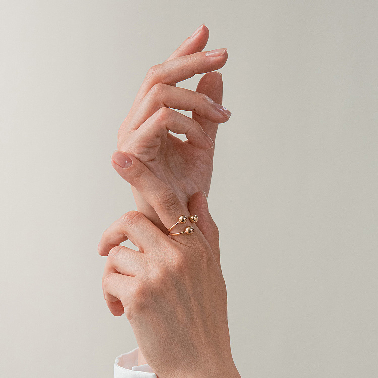 Каблучка "Кульки" у жовтому золоті к08282 від ювелірного магазину Онікс - 1