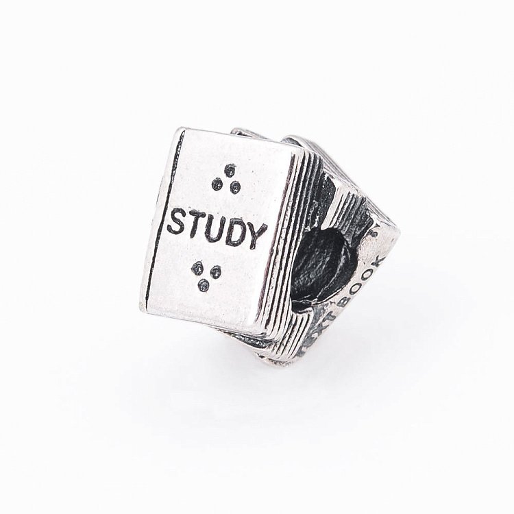 Срібний шарм "Книги" 132288 від ювелірного магазину Онікс