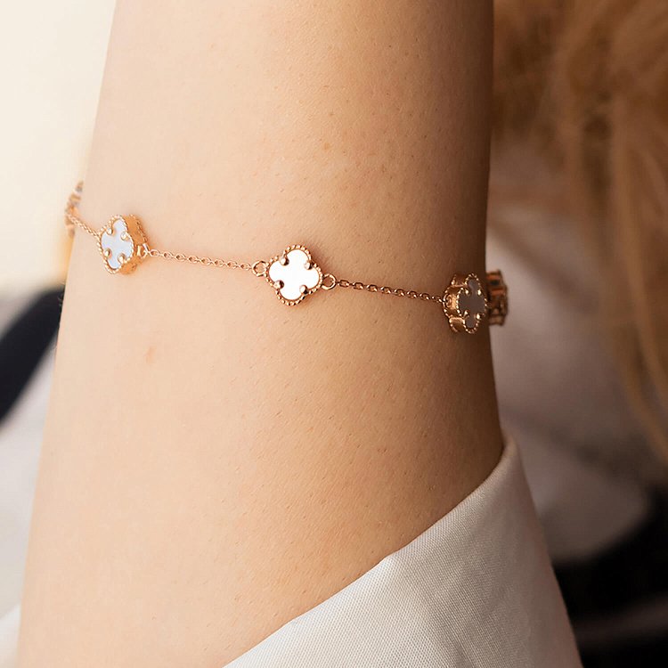 Браслет "Конюшина" з перламутром mini (червоне золото) б05245 від ювелірного магазину Онікс - 1