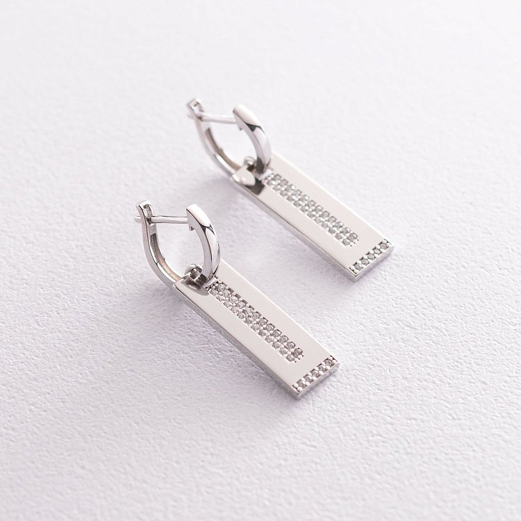 Сережки в білому золоті з фіанітами с07166 від ювелірного магазину Онікс