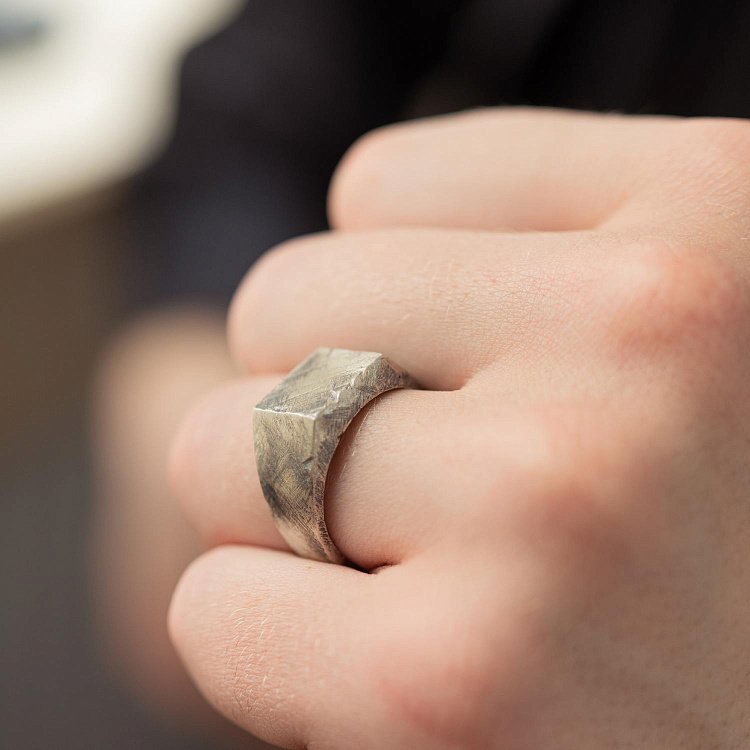 Чоловіча срібна печатка 112722 від ювелірного магазину Онікс - 7