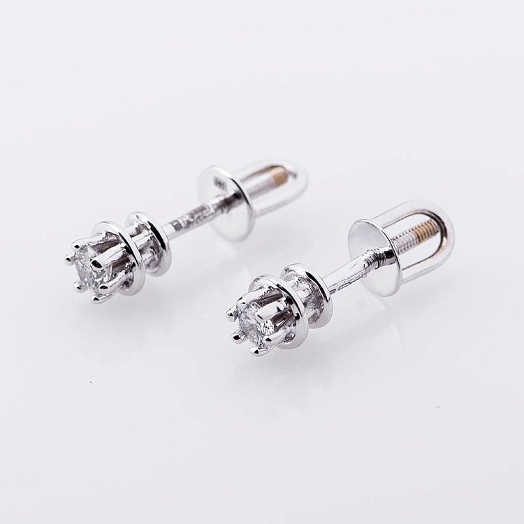 Золотые серьги-гвоздики с бриллиантами е0681б от ювелирного магазина Оникс