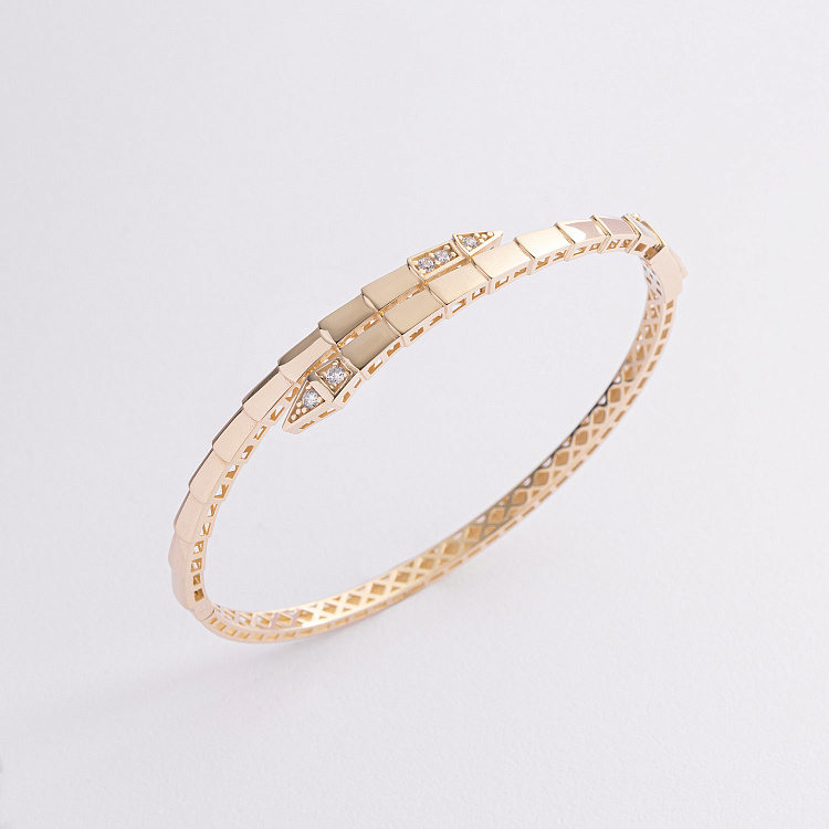 Жесткий браслет "Змея" в желтом золоте (фианиты) б05622 Жесткий браслет "Змея" в желтом золоте (фианиты) б05622 от ювелирного магазина Оникс