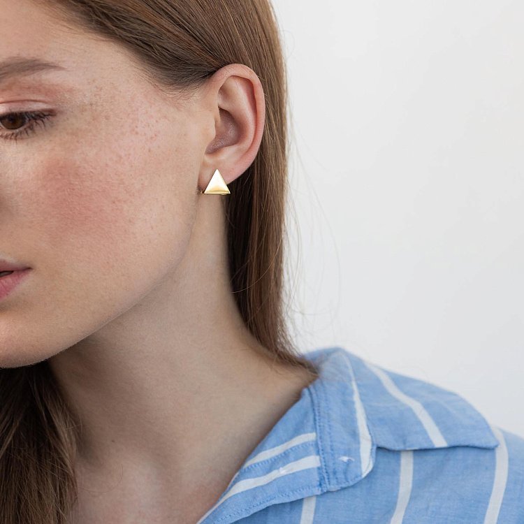 Серьги "Треугольники" (желтое золото) с07001 от ювелирного магазина Оникс