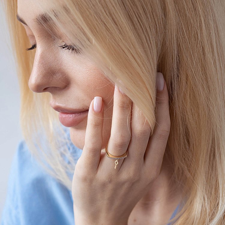 Золотое кольцо "Ключик" с фианитами к07004 от ювелирного магазина Оникс - 8