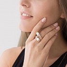 Золотое кольцо с жемчугом и фианитами к03813 от ювелирного магазина Оникс