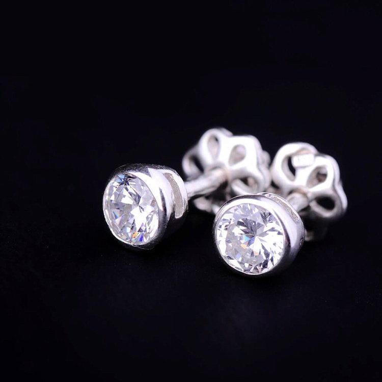 Сережки-пусети з фіанітами (4 мм) 12745 від ювелірного магазину Онікс - 1