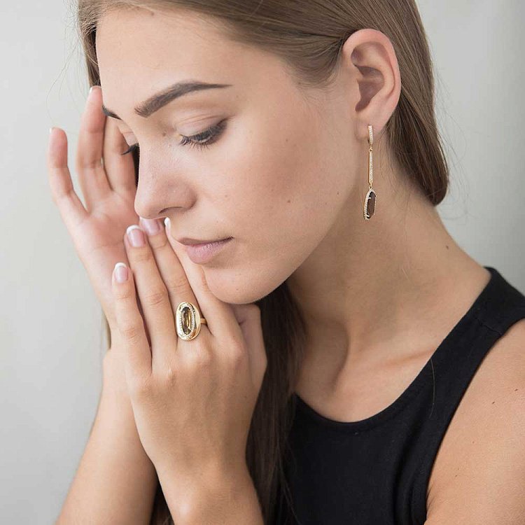 Золотое кольцо с фианитами к04363 от ювелирного магазина Оникс - 4