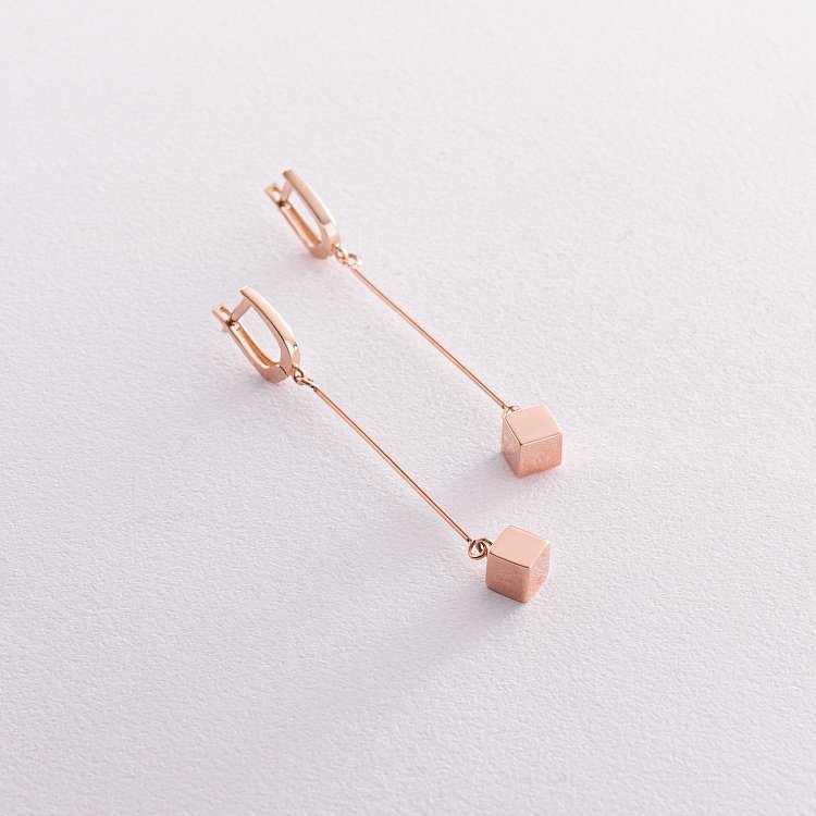 Золотые серьги "Кубики" с05653 от ювелирного магазина Оникс