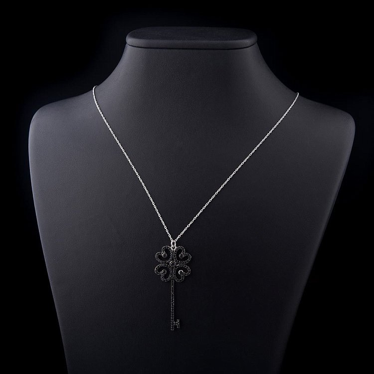 Срібне кольє "Ключик-конюшина" (фіаніти) 18466 від ювелірного магазину Онікс - 1