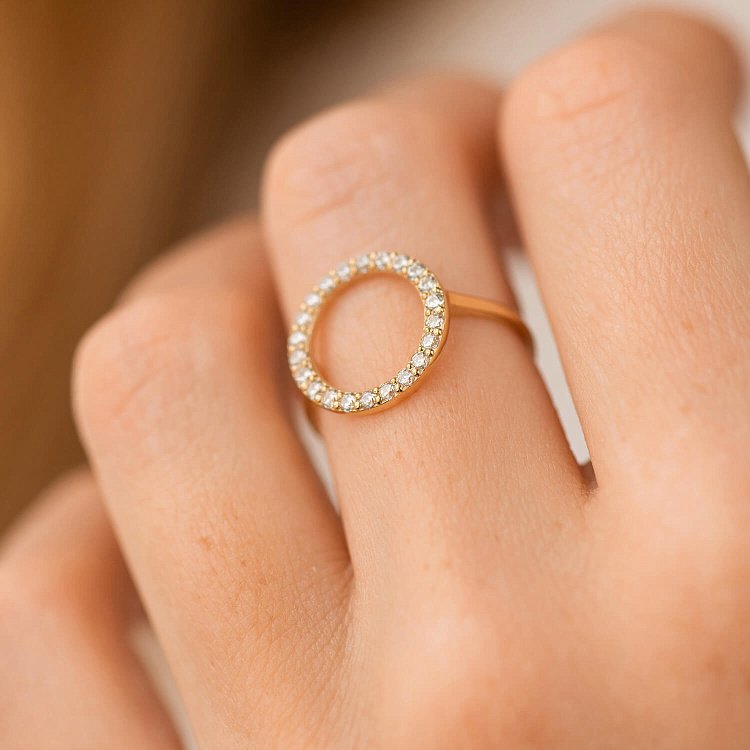 Кольцо "Круговорот" в желтом золоте (фианиты) к08152 от ювелирного магазина Оникс - 1