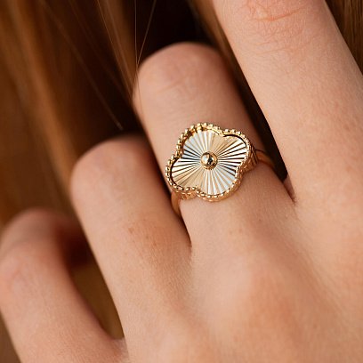 Каблучка "Конюшина" в жовтому золоті к08207