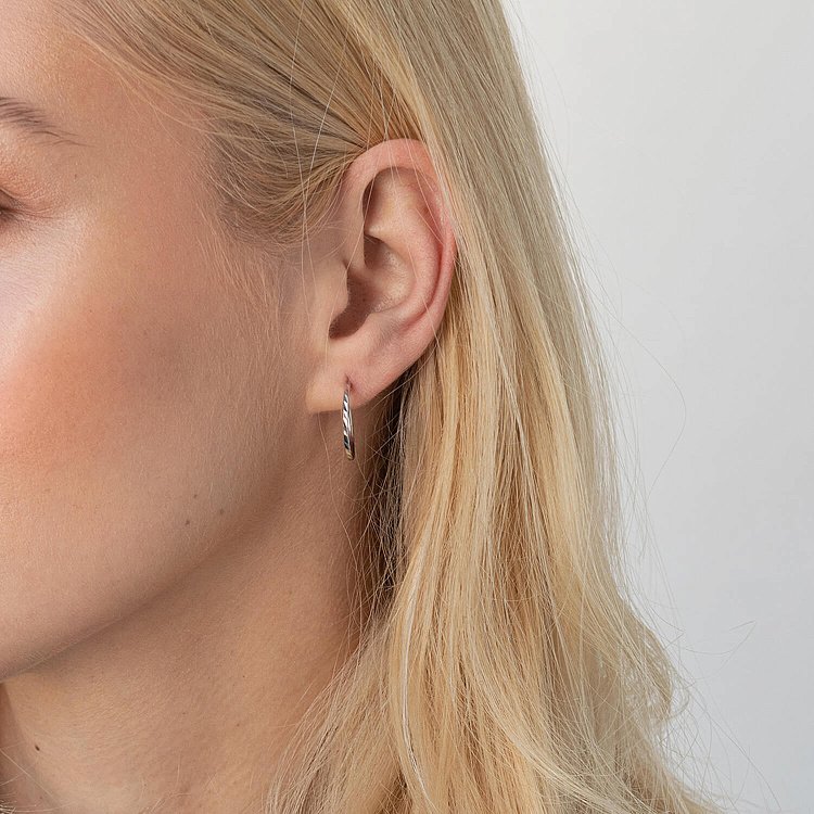 Серьги - кольца в белом золоте (1.8 см) с07797 от ювелирного магазина Оникс - 1