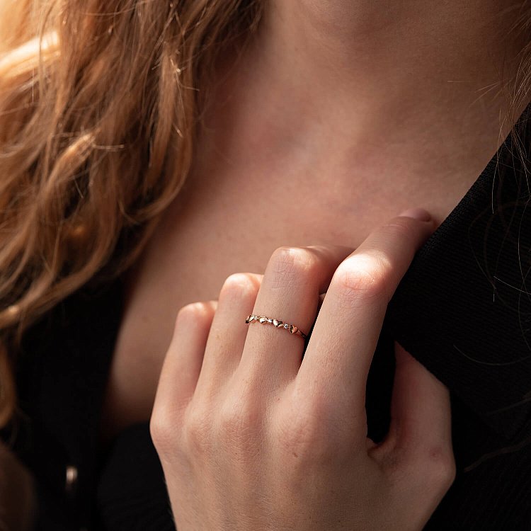 Каблучка "Сердечка" з фіанітами (червоне золото) к07112 від ювелірного магазину Онікс - 3