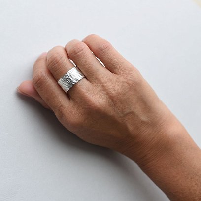 Широкое кольцо "Тропический ливень" в серебре 112208