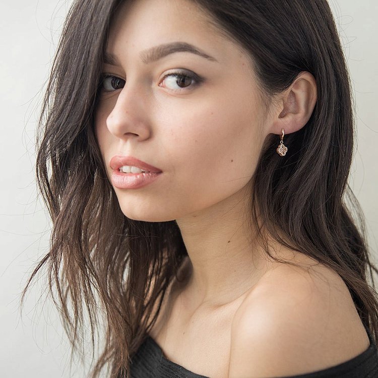 Золотые серьги "Клевер" с фианитами с04420 от ювелирного магазина Оникс - 2