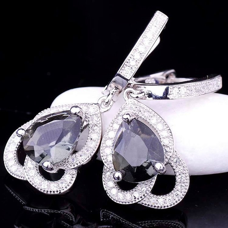 Серебряные сережки (фианит, шпинель) с027 от ювелирного магазина Оникс