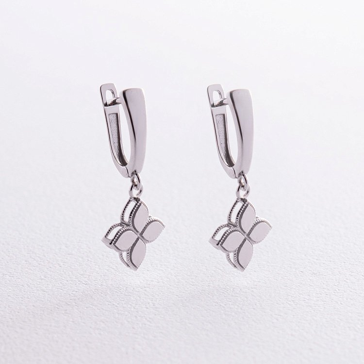 Серьги "Клевер" в белом золоте с08459 от ювелирного магазина Оникс