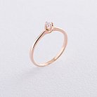 Золотое помолвочное кольцо с фианитами к04205 от ювелирного магазина Оникс