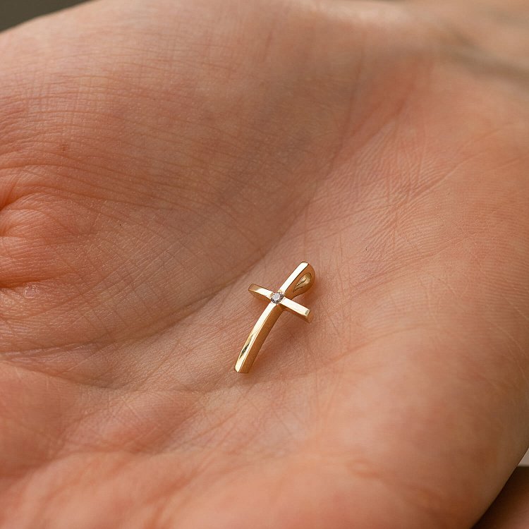 Хрестик у жовтому золоті з діамантом пб0316м від ювелірного магазину Онікс - 1