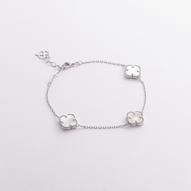 Серебряный браслет "Клевер" (перламутр) 141827 от ювелирного магазина Оникс