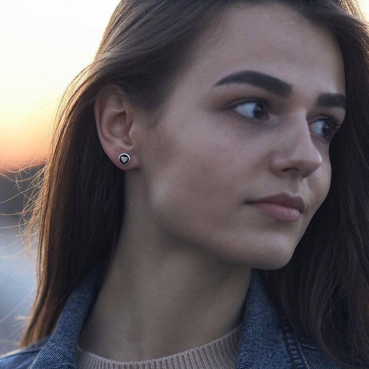 Срібні сережки-пусети "Сердечка" (емаль) 122545 від ювелірного магазину Онікс - 4