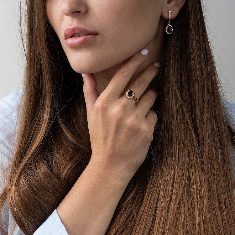 Золота каблучка з димчастим топазом і фіанітами к02122t від ювелірного магазину Онікс - 1