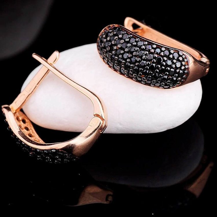 Золоті жіночі сережки з чорними фіанітами с03179 від ювелірного магазину Онікс