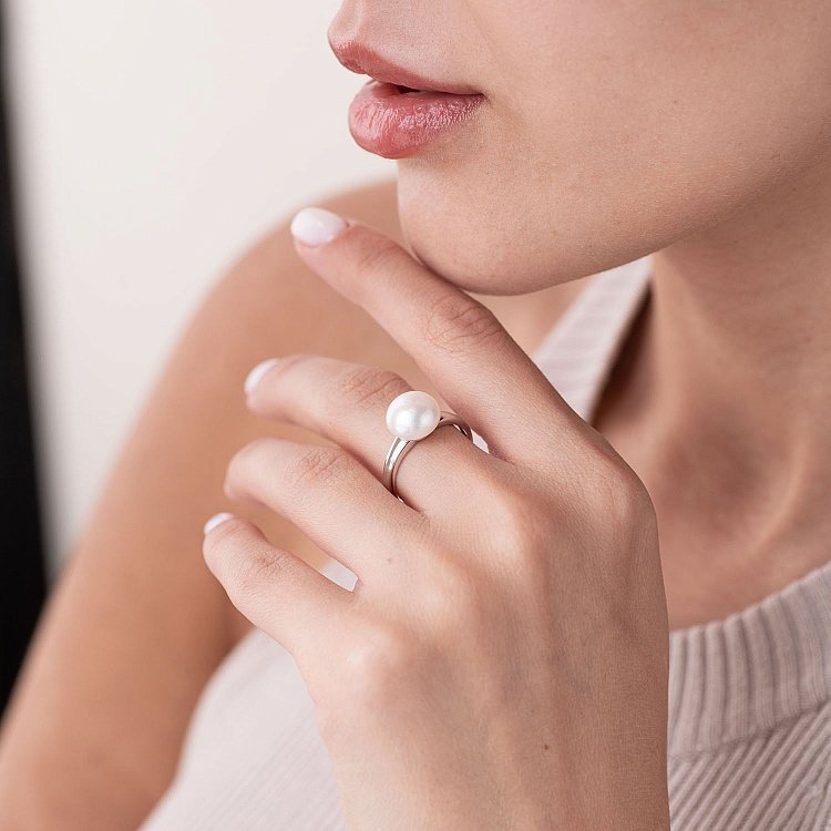 Серебряное кольцо с жемчугом 1797/1р-PWT от ювелирного магазина Оникс - 1