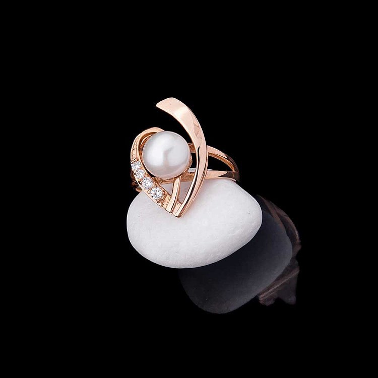 Кольцо (культивированный пресноводный жемчуг,фианиты) к02195 Кольцо (культивированный пресноводный жемчуг,фианиты) к02195 от ювелирного магазина Оникс