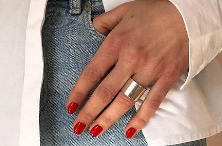 На каком пальце носят кольца и что они означают? Выбираем подходящие украшения