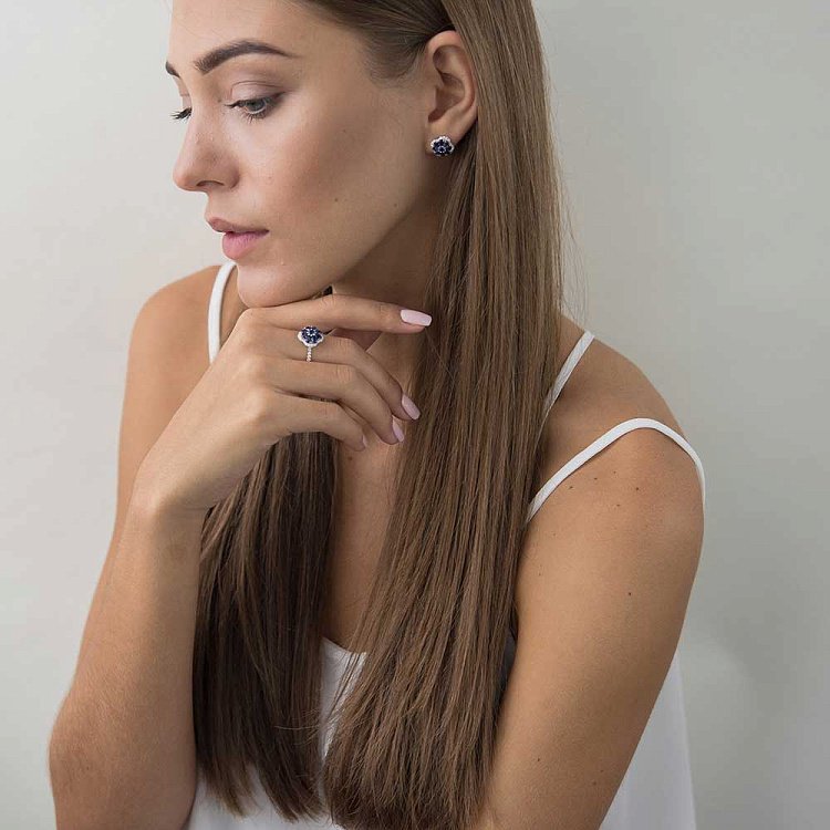 Золота каблучка з синіми сапфірами і діамантами R01757mi - 4 Золота каблучка з синіми сапфірами і діамантами R01757mi від ювелірного магазину Онікс - 4