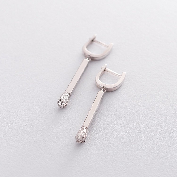 Срібні сережки "Сірники" з фіанітами 122506 від ювелірного магазину Онікс