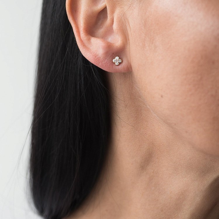 Золоті сережки-пусети "Конюшина" з діамантами сб0302mr від ювелірного магазину Онікс - 1