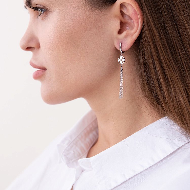 Висячие серьги "Клевер" в белом золоте с07454 - 1 Висячие серьги "Клевер" в белом золоте с07454 от ювелирного магазина Оникс - 1