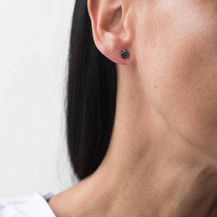 Золоті сережки-пусети з чорними діамантами сб0266ar від ювелірного магазину Онікс - 1