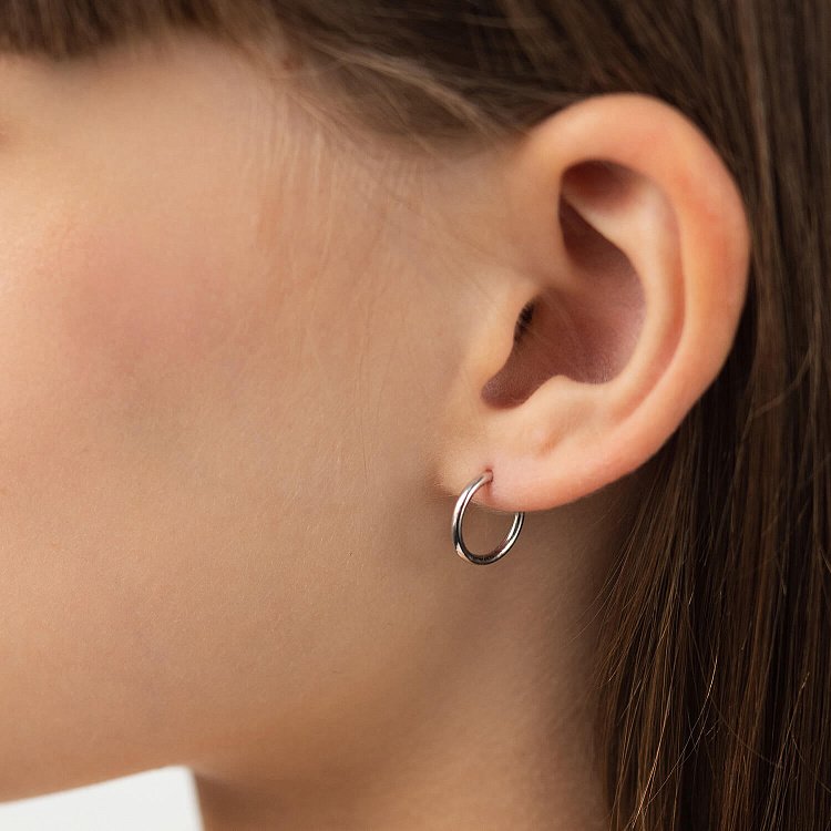 Сережки - кільця у сріблі (1.2 см) 123245 від ювелірного магазину Онікс - 1