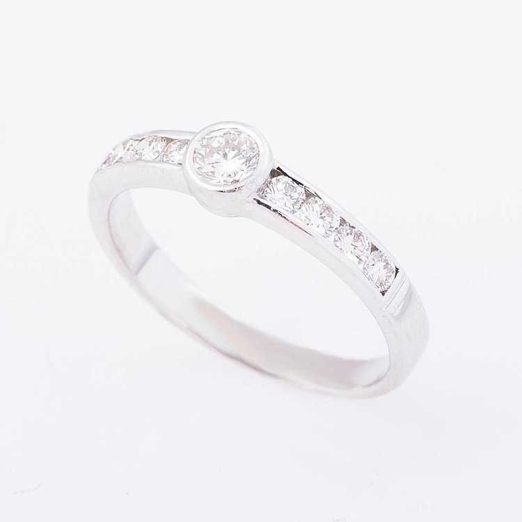 Золотое помолвочное кольцо с бриллиантом р0658б от ювелирного магазина Оникс