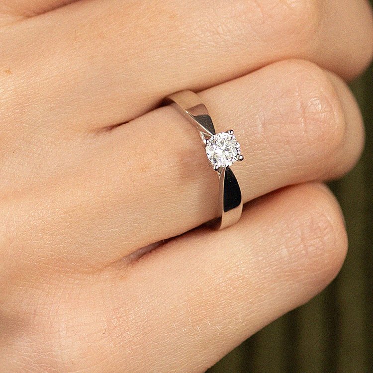 Заручальна золота каблучка з діамантом кб0419 від ювелірного магазину Онікс - 1