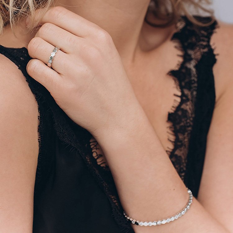 Жорсткий золотий браслет з фіанітами б04191 від ювелірного магазину Онікс - 3