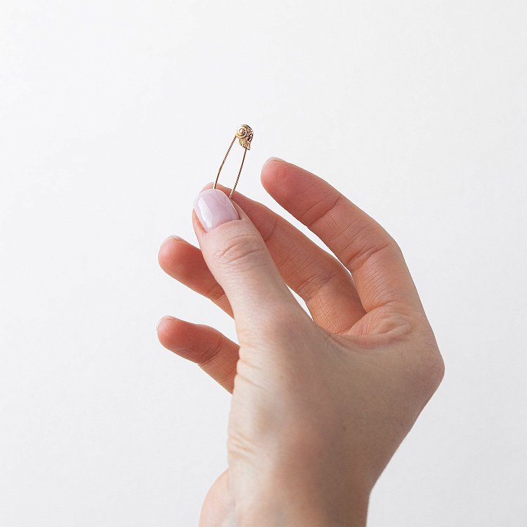 Золота шпилька зак00113 від ювелірного магазину Онікс - 1