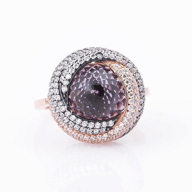 Золотое кольцо с фианитами к04529 от ювелирного магазина Оникс - 1