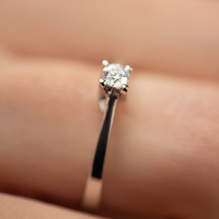 Золотое помолвочное кольцо с бриллиантом кб0155 от ювелирного магазина Оникс - 3