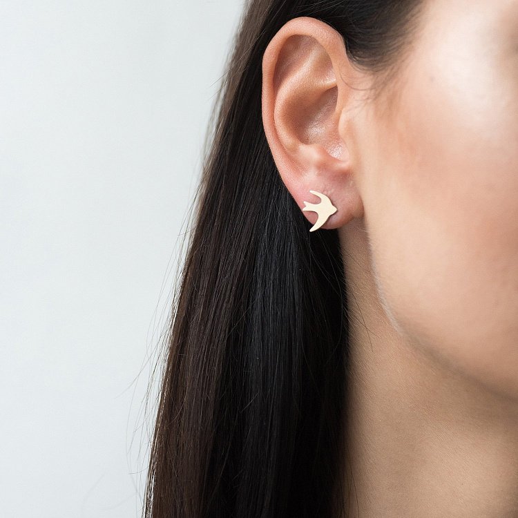 Золотые серьги-пусеты "Ласточка" с06454 от ювелирного магазина Оникс