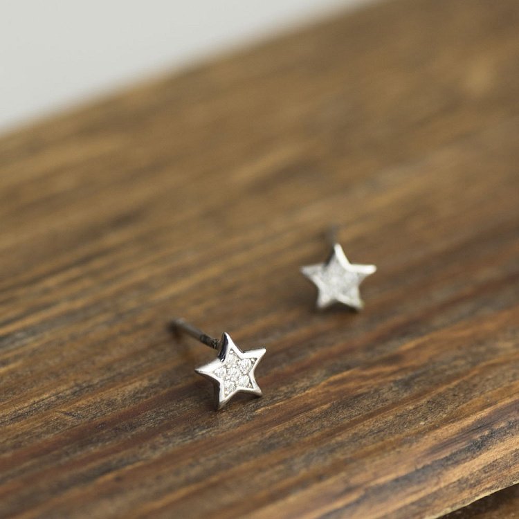 Серебряные детские серьги-гвоздики "Звездочки" с фианитами 122354 от ювелирного магазина Оникс - 2
