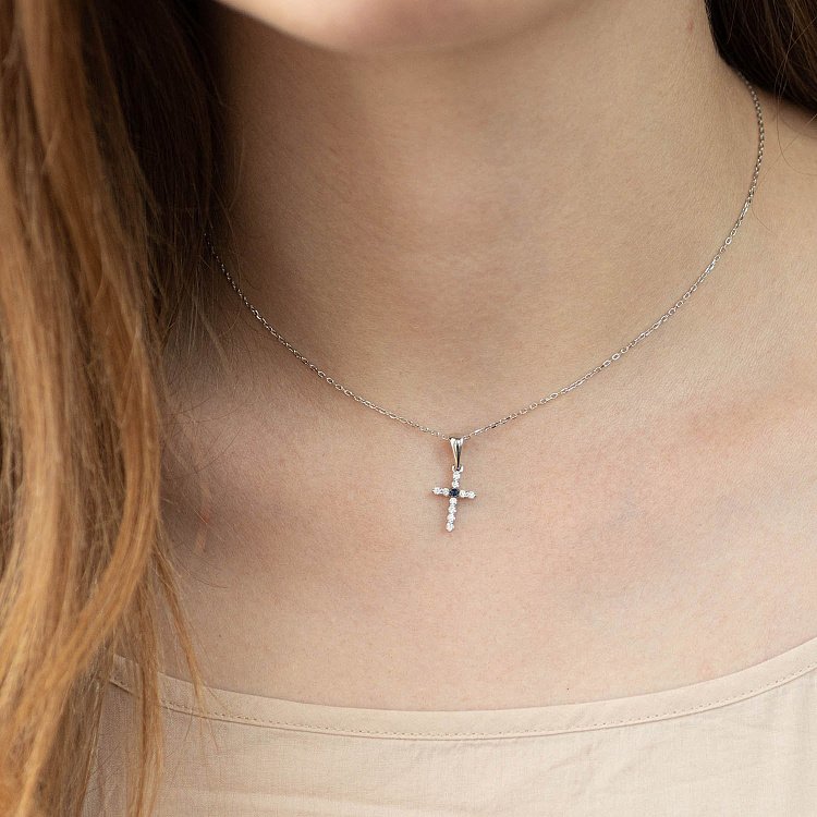 Золотий хрестик з діамантами і сапфіром п466 від ювелірного магазину Онікс - 1